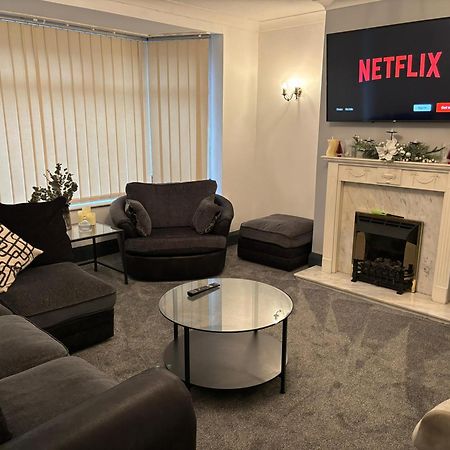 Cozy 3 Bed Home In Halifax With Secure Parking - Long & Short Stays Welcome! Екстериор снимка
