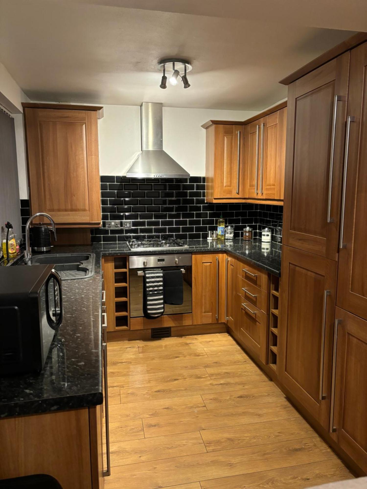 Cozy 3 Bed Home In Halifax With Secure Parking - Long & Short Stays Welcome! Екстериор снимка